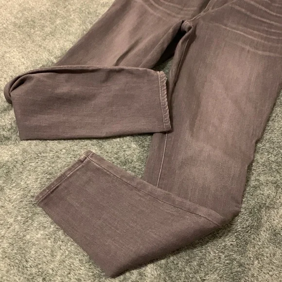 Hoxton High Rise Ankle Skinny Jeans in Gray Peaks